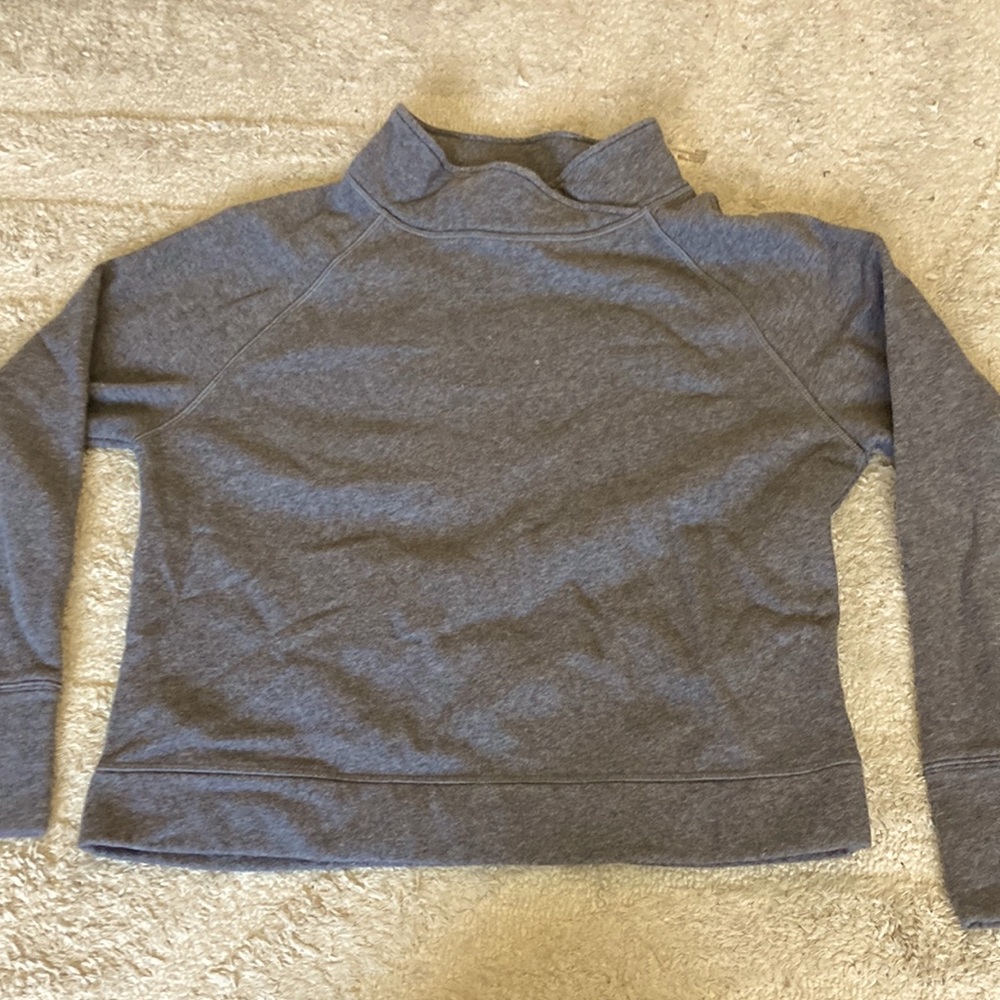 Grey sweatshirt